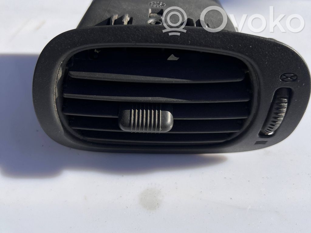 Chrysler Voyager Šoninės oro grotelės 