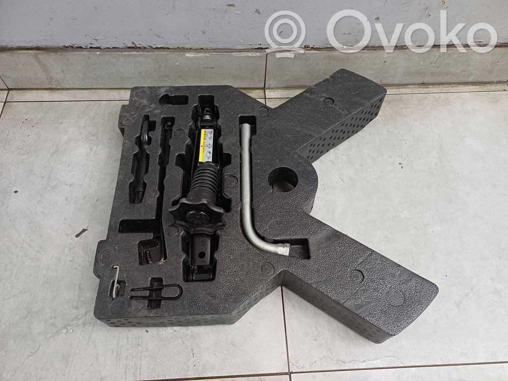 Seat Leon (5F) Moldura de la rueda de repuesto 