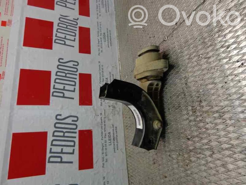 Engine mount bracket