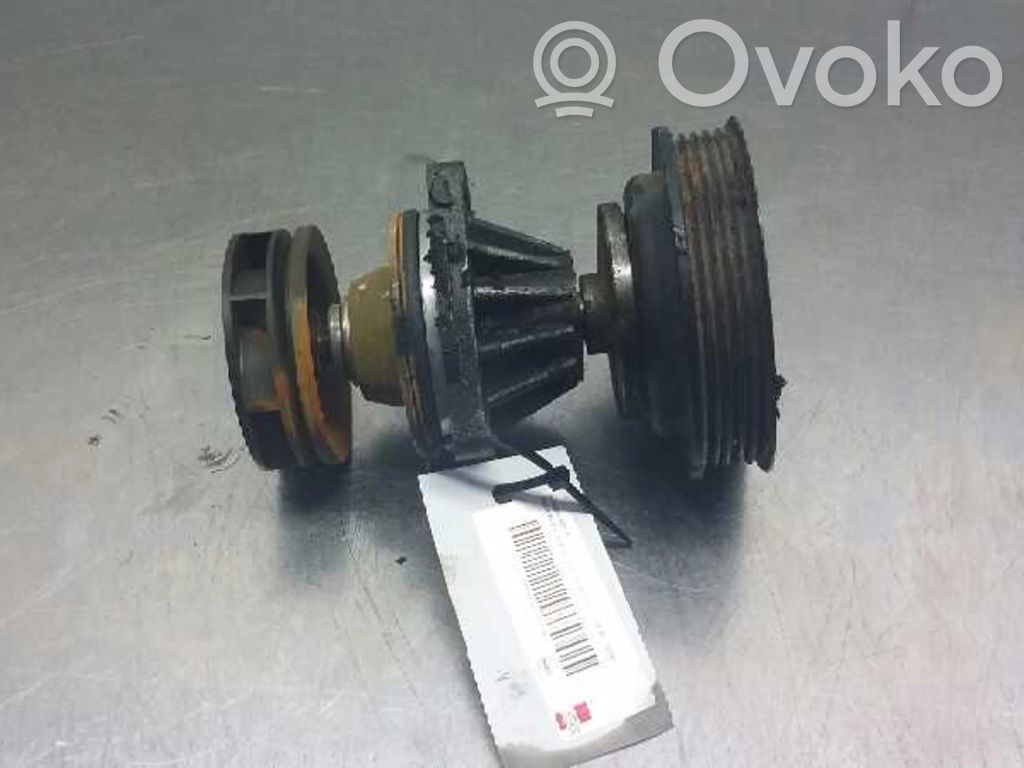 BMW 5 E39 Water pump 