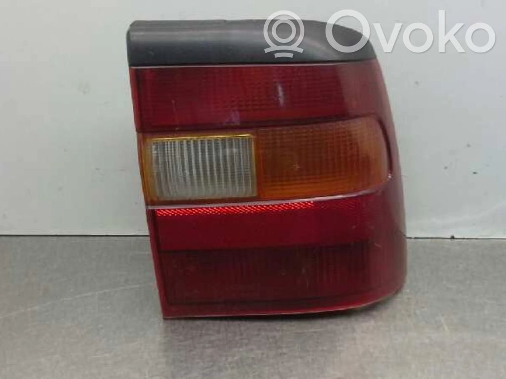 Opel Vectra A Feux arrière / postérieurs 