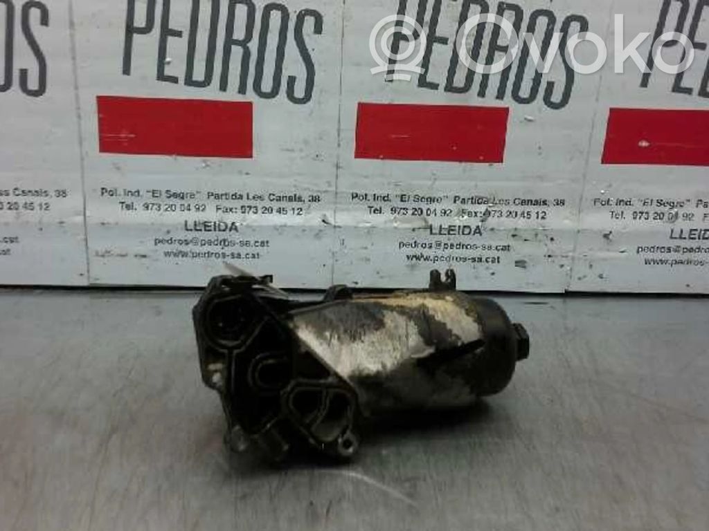 Oil filter mounting bracket