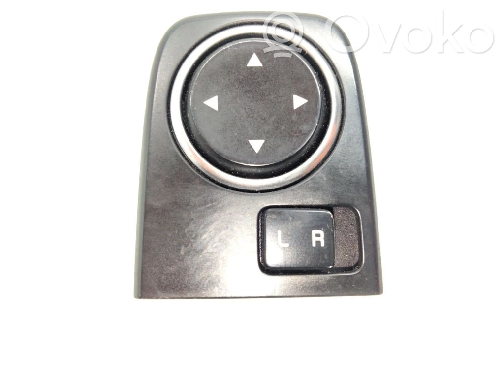 Wing mirror switch   93530J7200