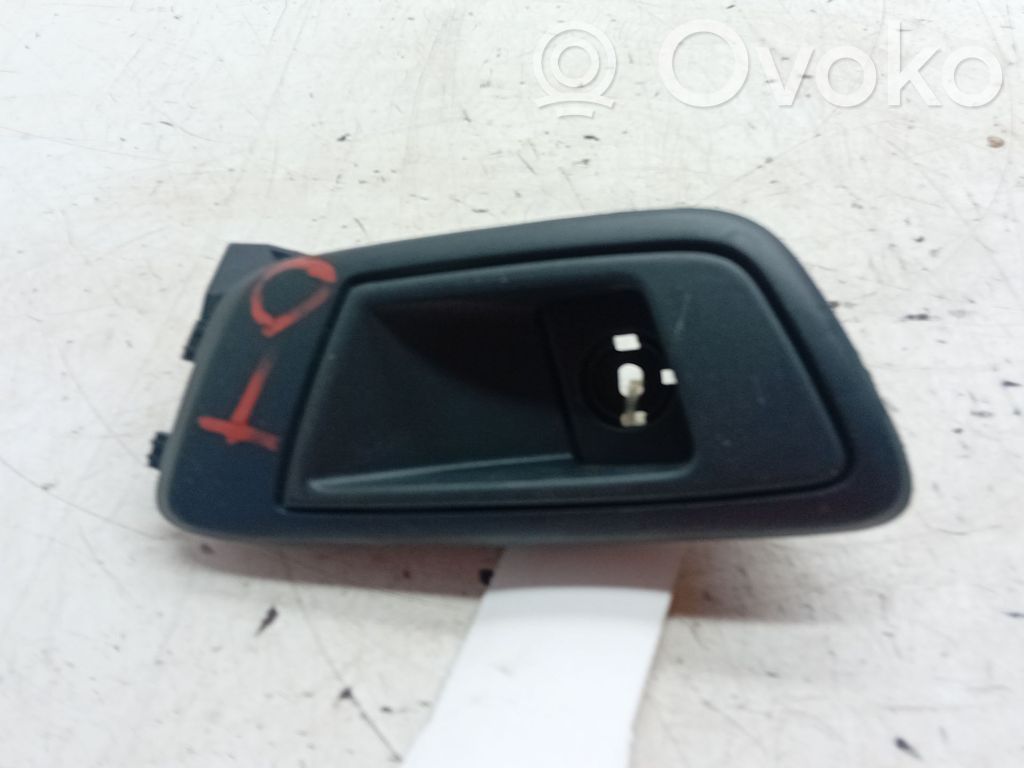 Manecilla interna puerta trasera   8A61A22600