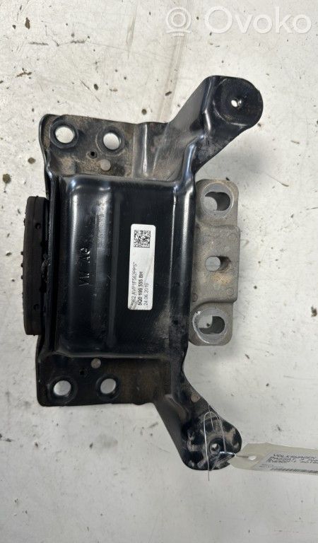 Volkswagen PASSAT B8 Engine mount bracket 