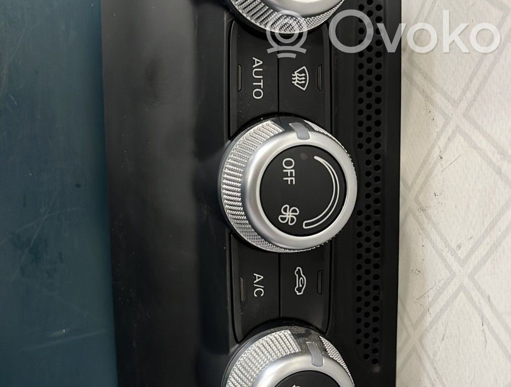 Audi A1 Climate control unit 