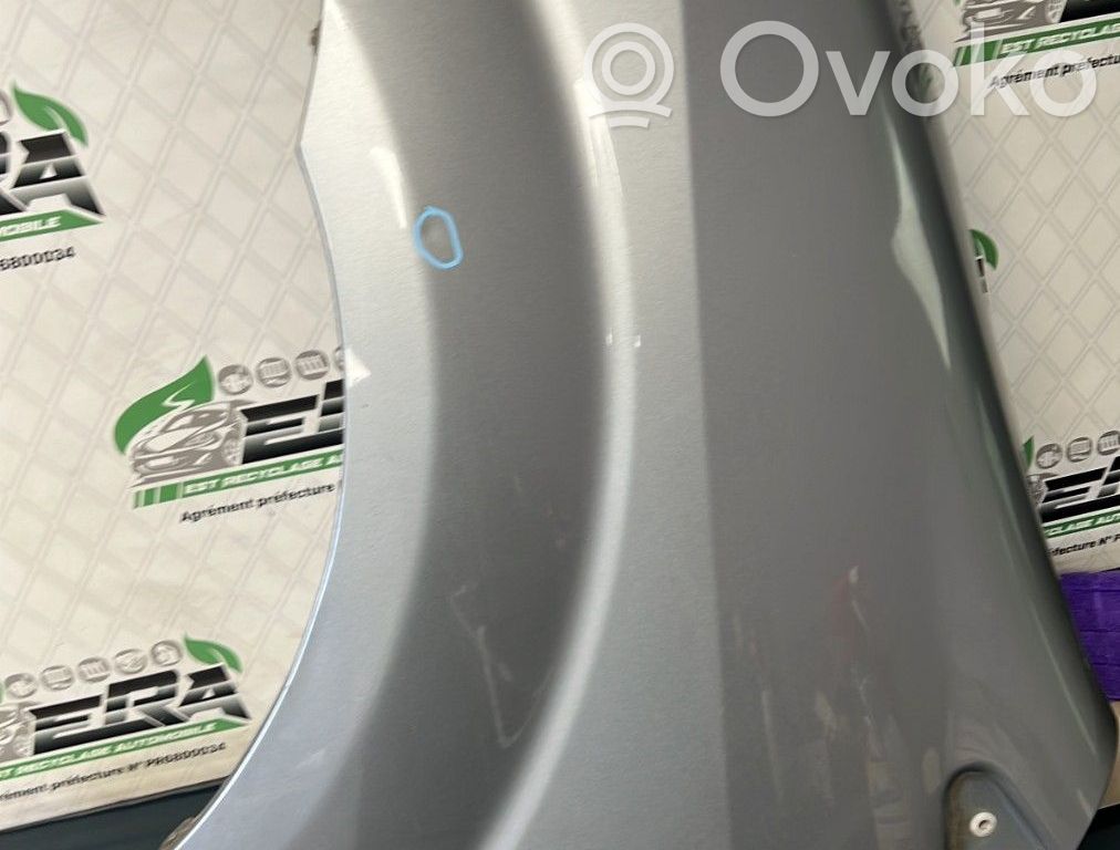 Toyota Corolla Verso E121 Sparnas 