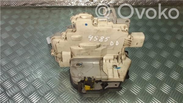 Audi A4 S4 B5 8D Front door lock 