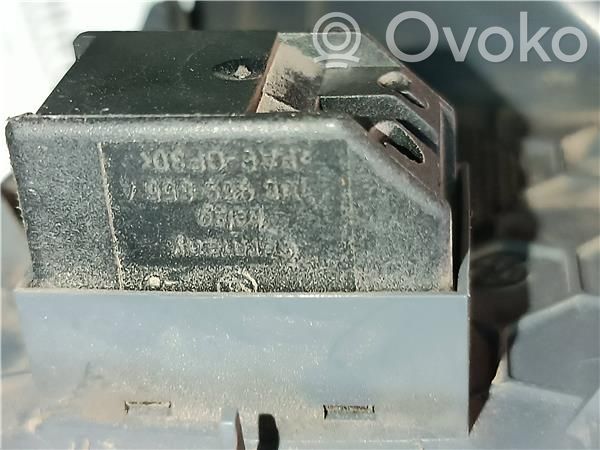 Skoda Octavia Mk1 (1U) Electric window control switch 