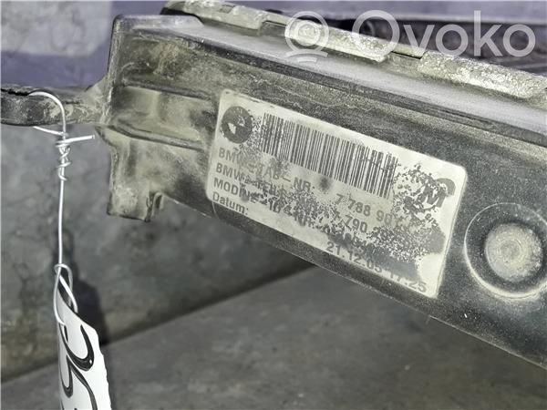 Dzinēja eļļas radiators   7788901,77902979