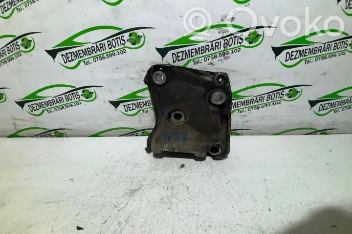 Engine mounting bracket   DPJDBGZN