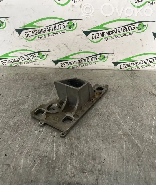 Armrest   PZ2FCBQU