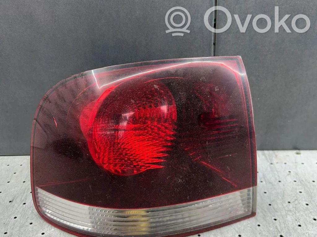 Volkswagen Touareg I Lampă centrală lumini spate 