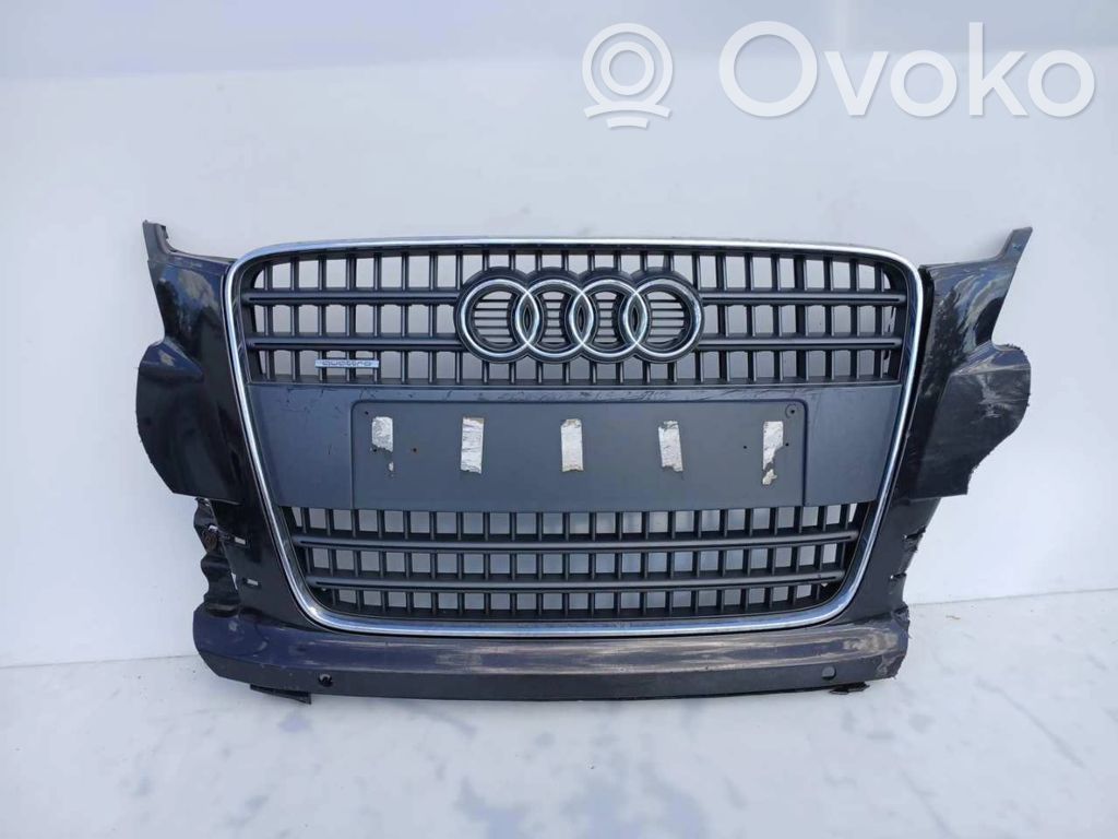 Audi Q7 4L Front bumper upper radiator grill 