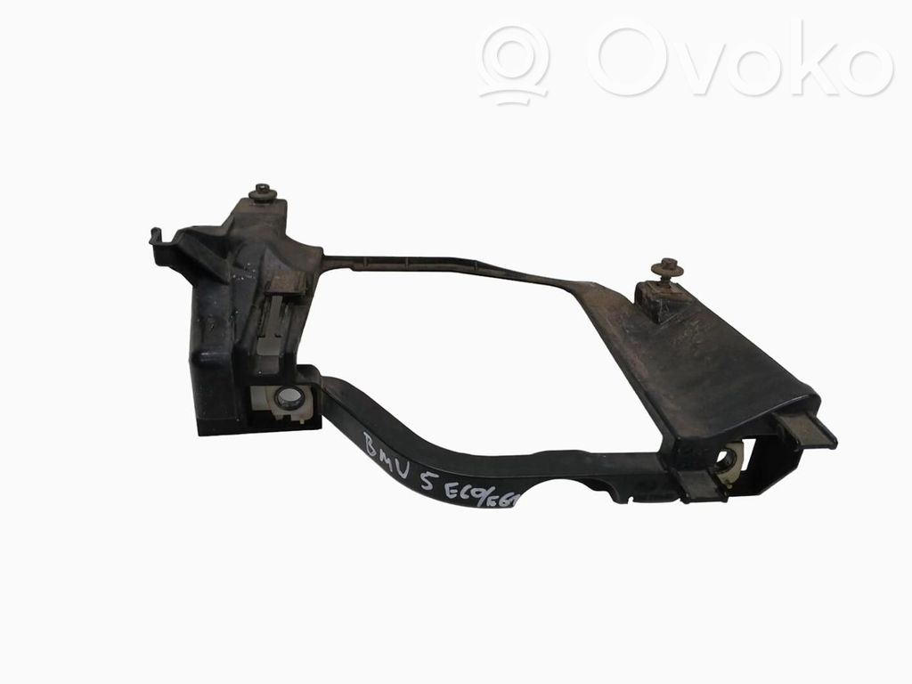 BMW 5 E60 E61 Ajovalon kannake 