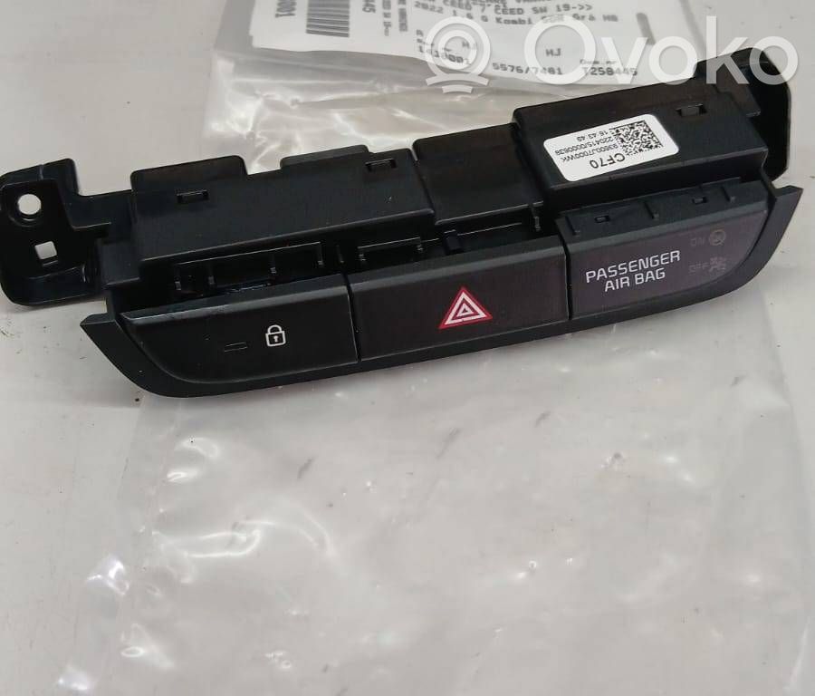 KIA Xceed Hazard light switch 