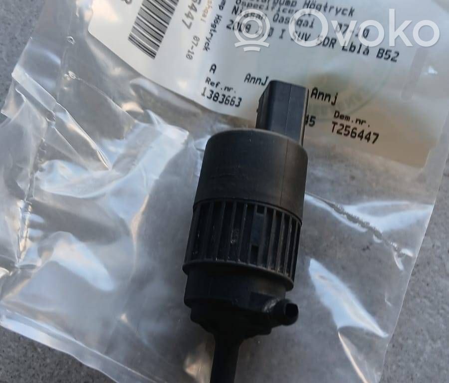 Nissan Qashqai Windscreen/windshield washer pump 