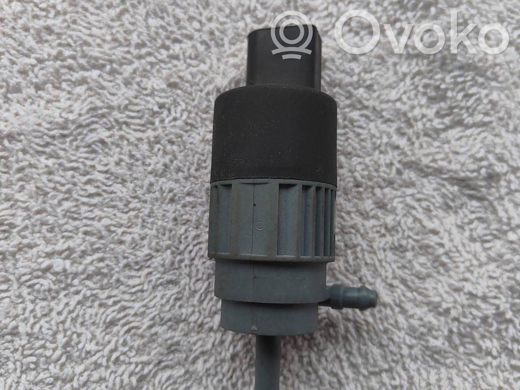 Nissan Qashqai Windscreen/windshield washer pump 