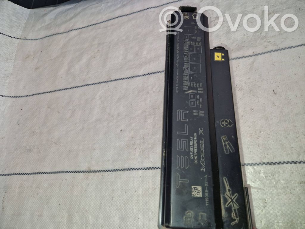 Fuse box set   111905902A