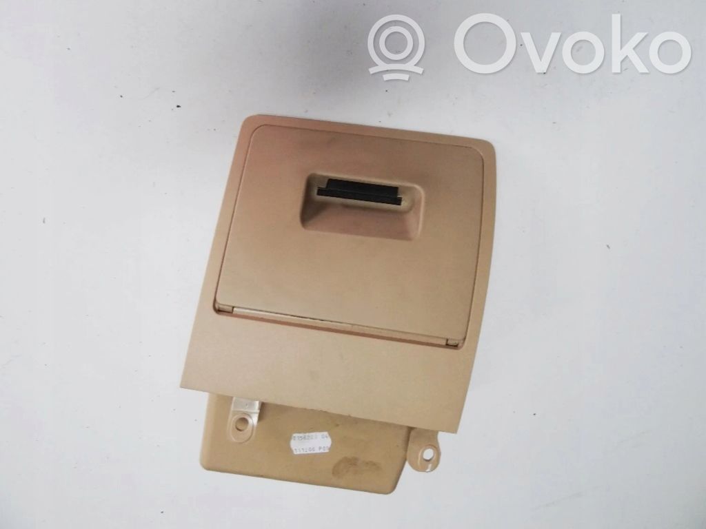 Glove box   7156228