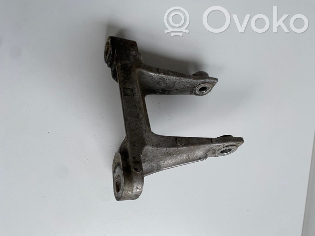 Engine mounting bracket   S30H177C