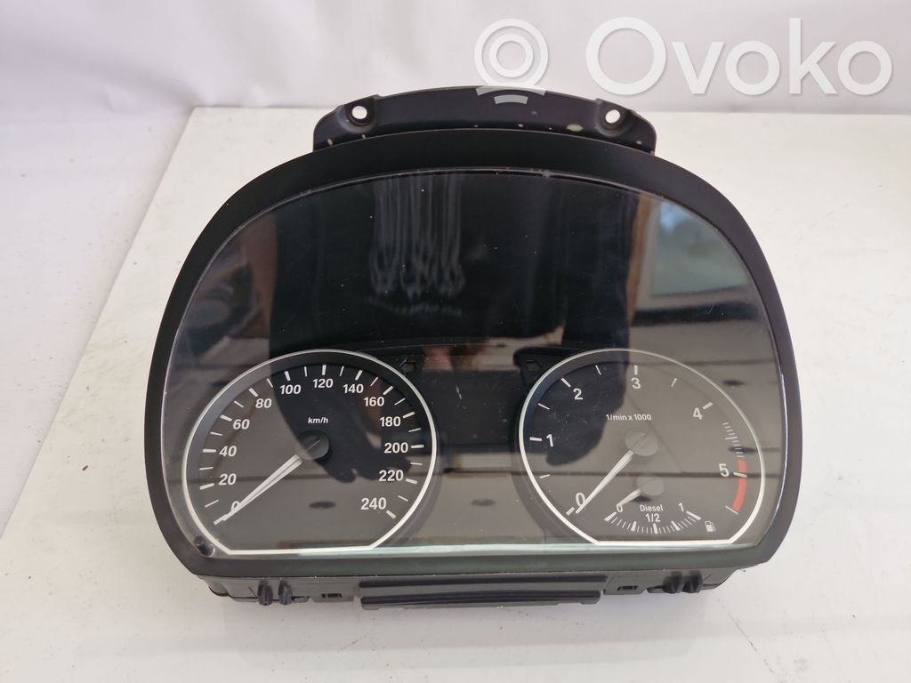 Geschwindigkeitsmesser Cockpit   102495298,9220949,150367206