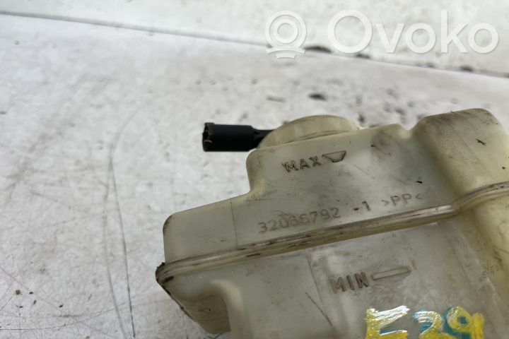 Master brake cylinder   32066792