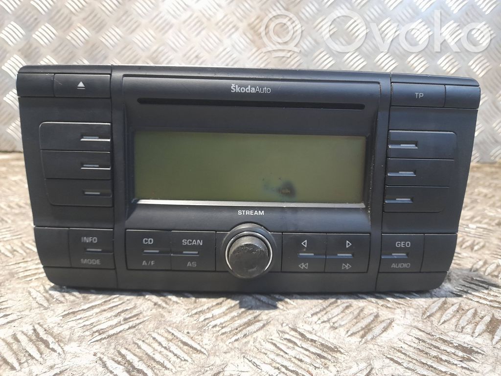 Panel / Radioodtwarzacz CD/DVD/GPS   1Z0035161A,10R02XXX,0TK0037405,SKZ7Z3E0037405