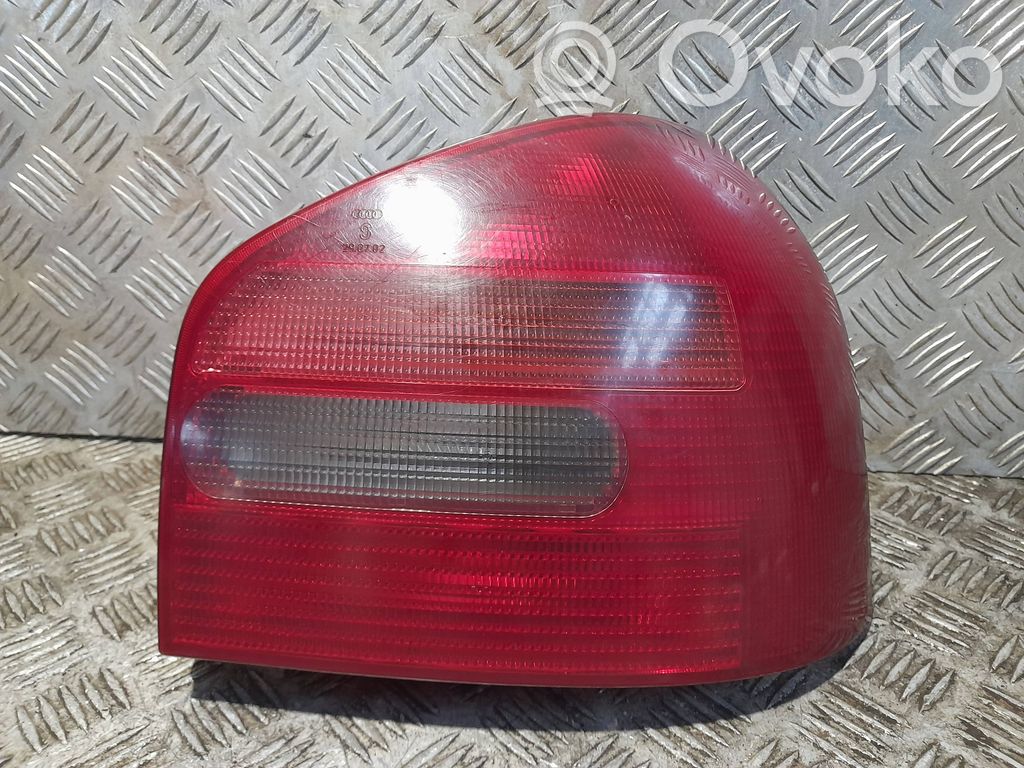 Audi A3 S3 8L Aizmugurējais lukturis virsbūvē 