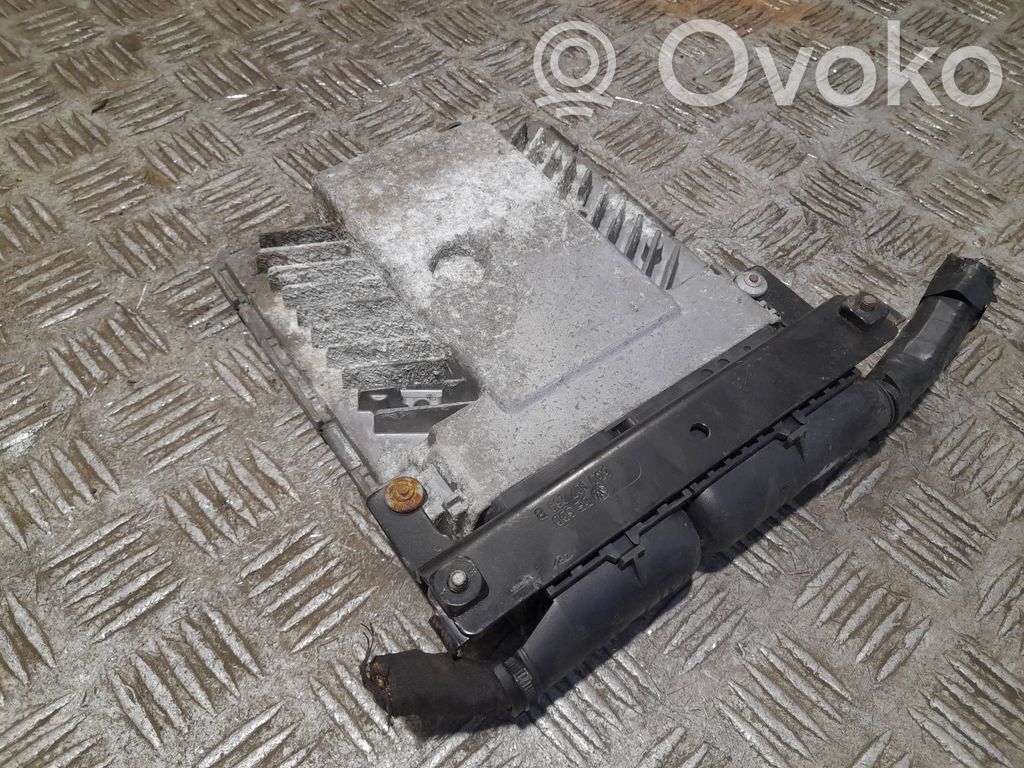 Volkswagen PASSAT B6 Engine control unit/module 