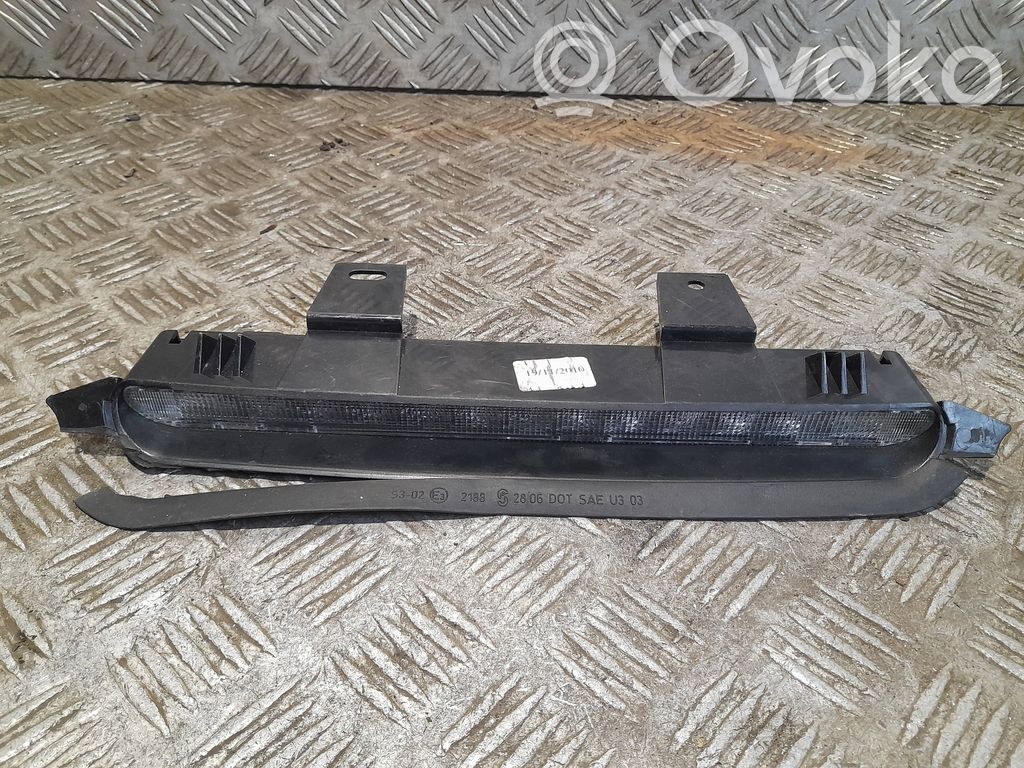 Kolmas/lisäjarruvalo   8620290