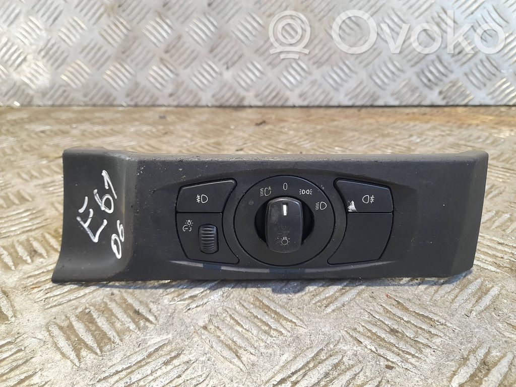 Light switch   6953735