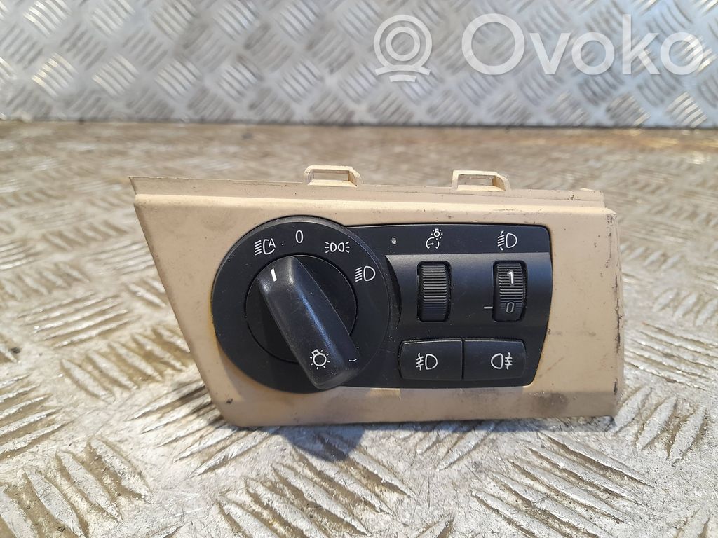 Light switch   3420283,53232138,9661971
