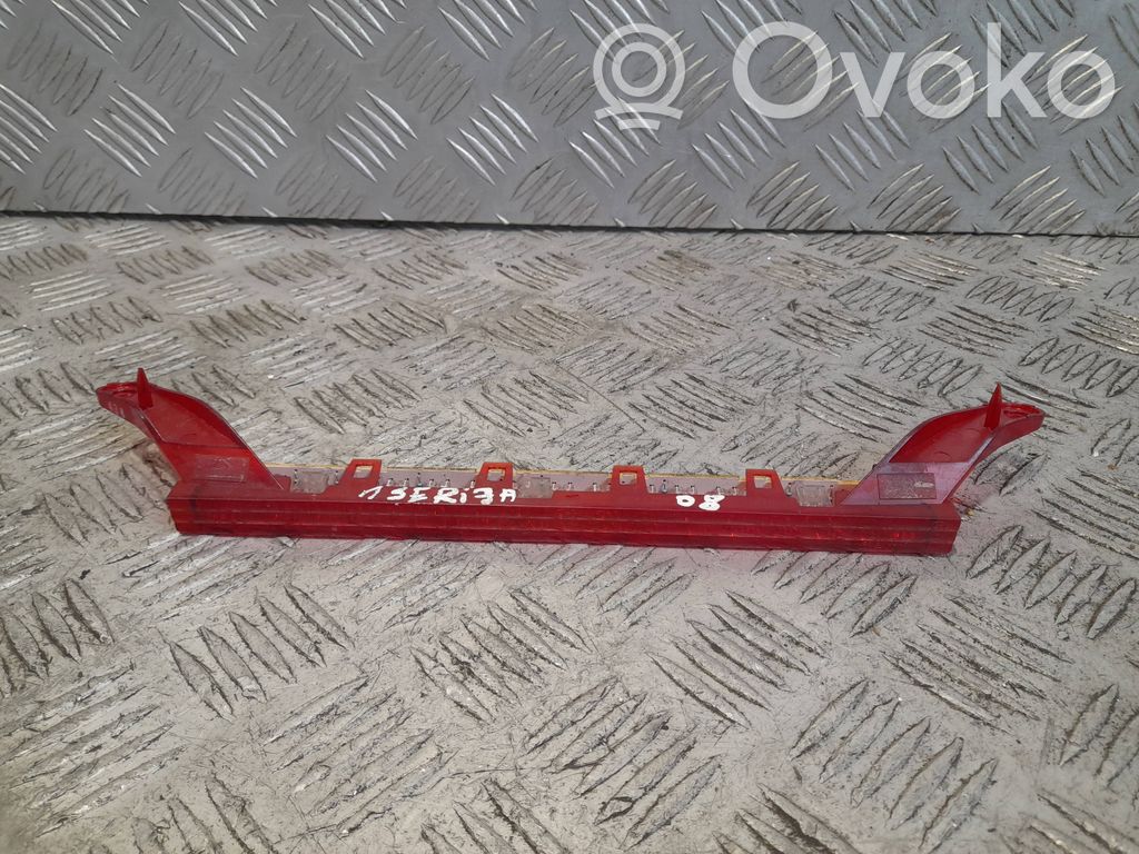 Kolmas/lisäjarruvalo   63256931397