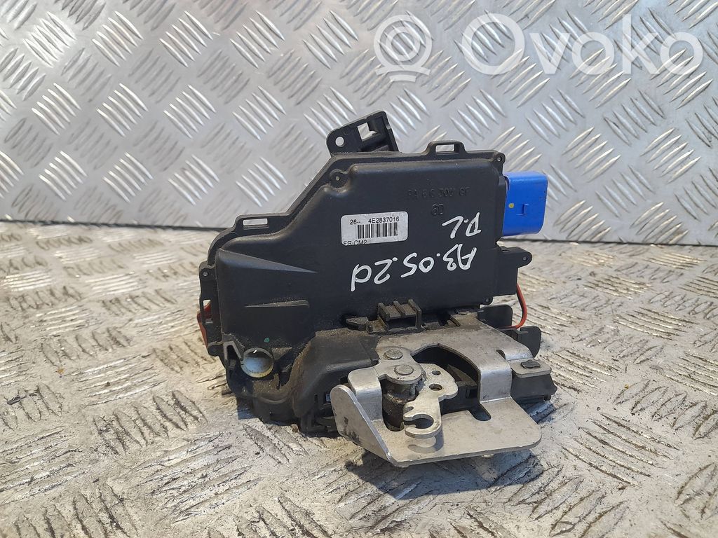 Audi A3 S3 8P Front door lock 