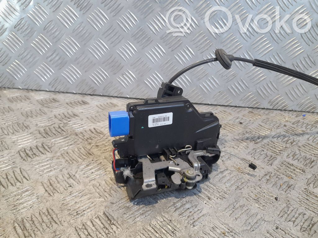 Volkswagen Golf V Priekšpusē slēdzene 
