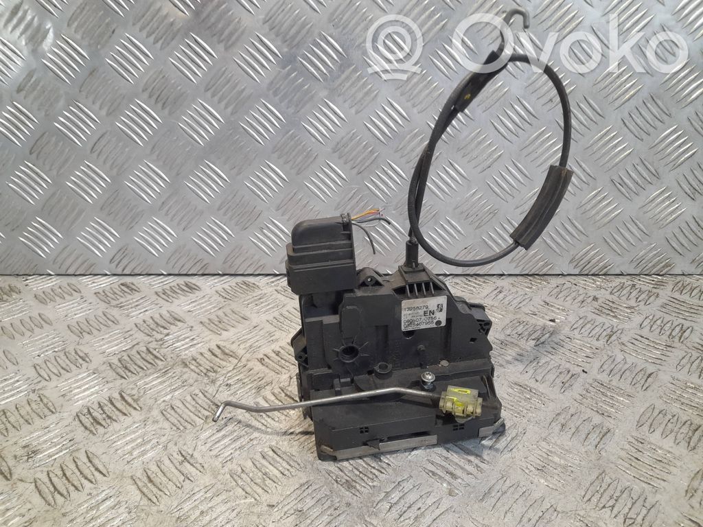 Opel Corsa D Priekšpusē slēdzene 