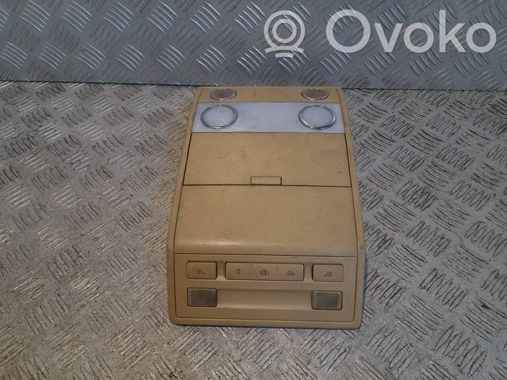 Volkswagen Touareg I Priekinių vietų apšvietimo žibintas 