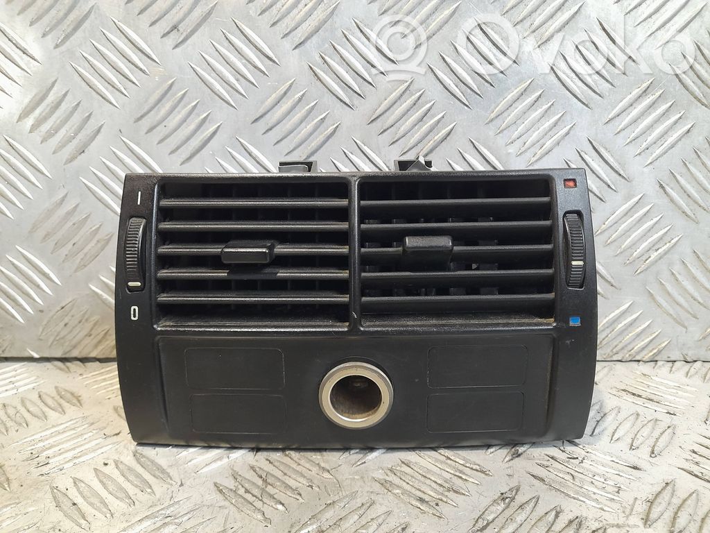 Rejilla de ventilación trasera   8409081