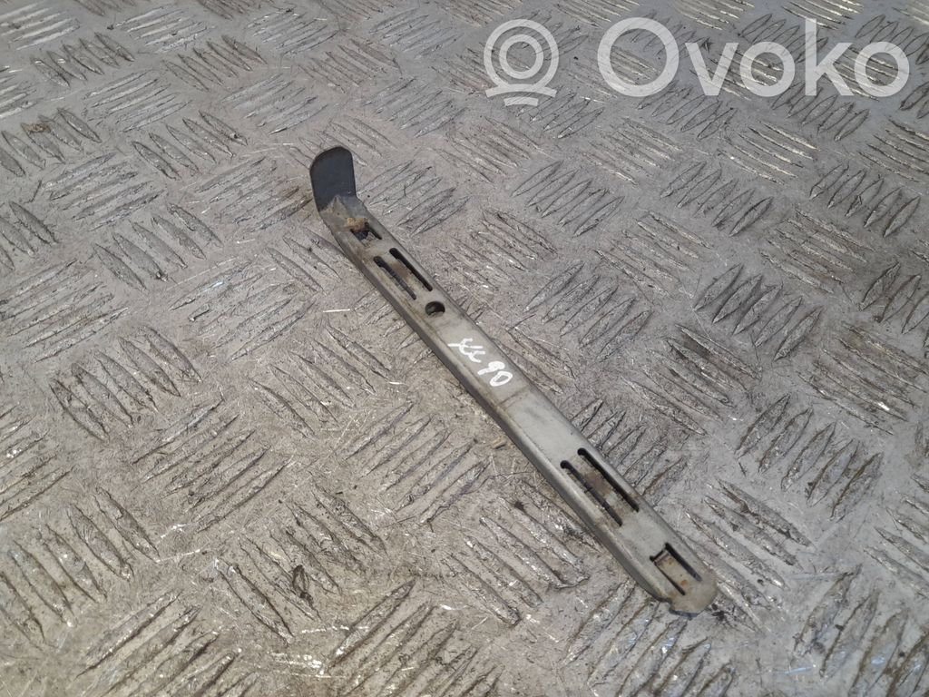 Volvo XC90 Headlight/headlamp mounting bracket 