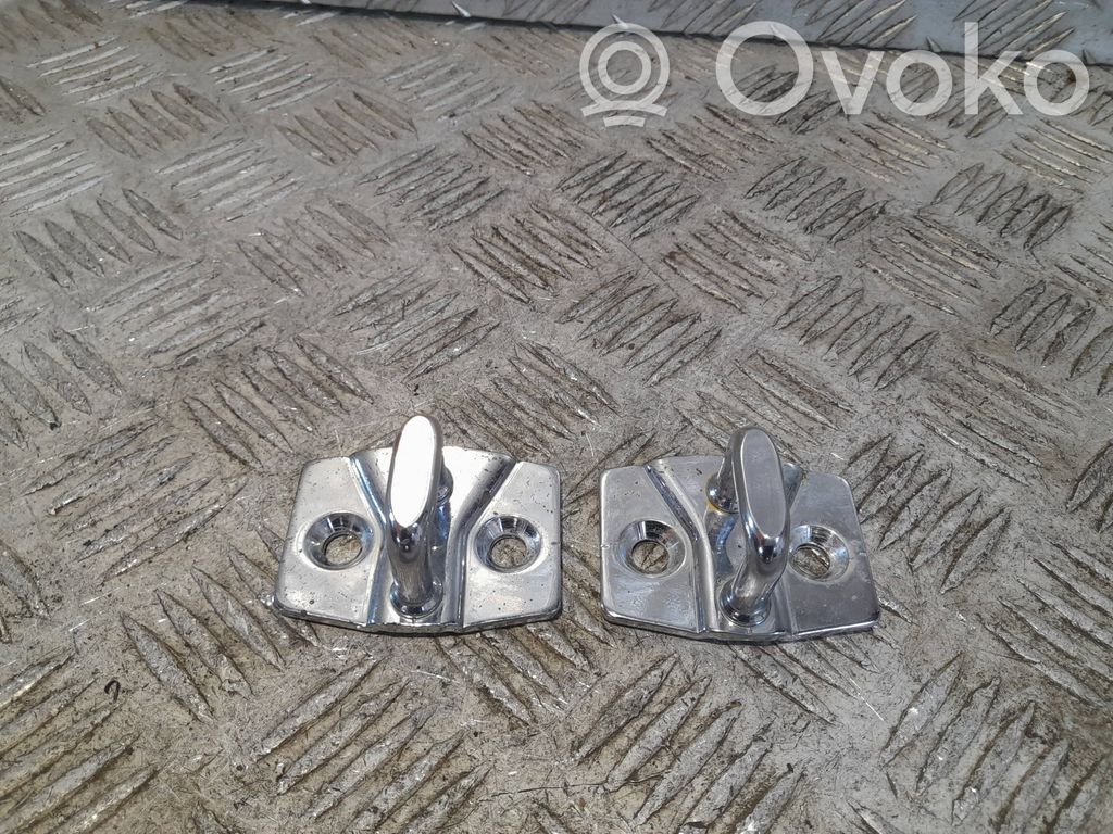 Traba/gancho de cierre de puerta trasera   7148705