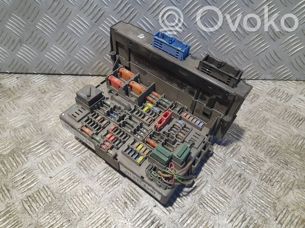 BMW 1 E81 E87 Fuse module 