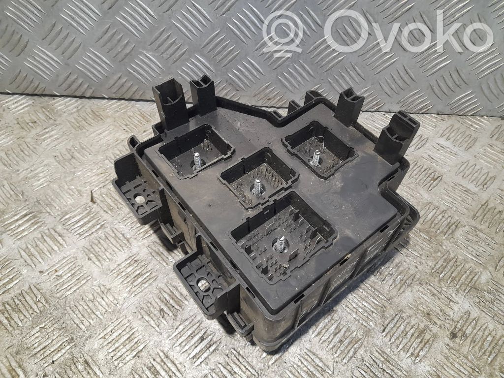 Hyundai Santa Fe Fuse module 