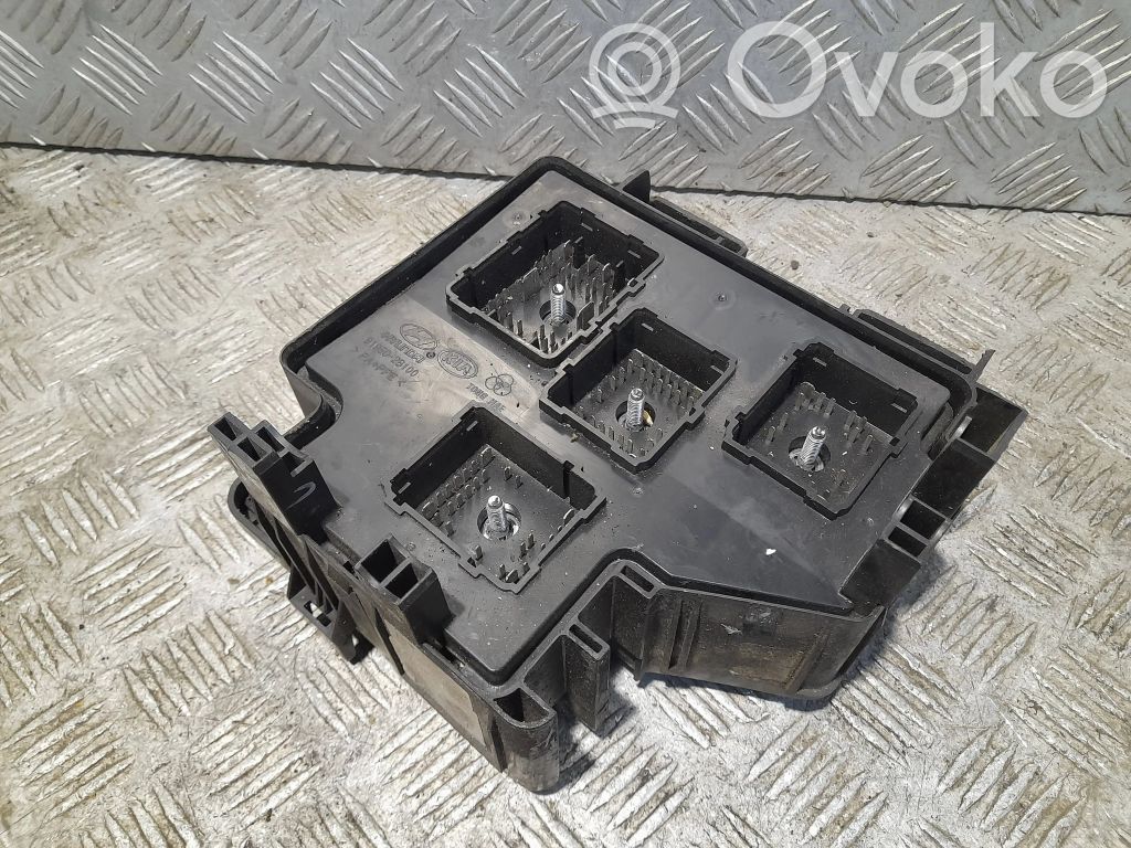 Hyundai Santa Fe Fuse module 