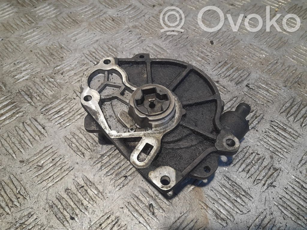 Volkswagen Golf VI Vacuum pump 