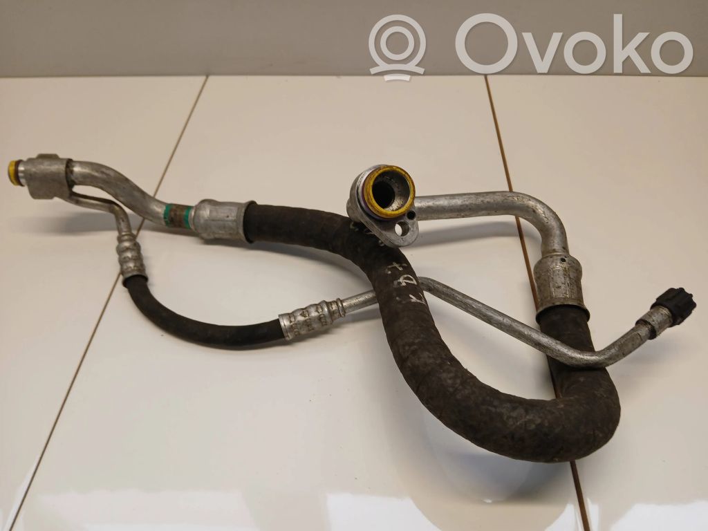 BMW 1 E81 E87 Ilmastointilaitteen putki (A/C) 