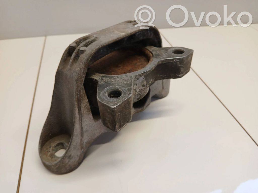 Ford Focus Engine mount bracket 