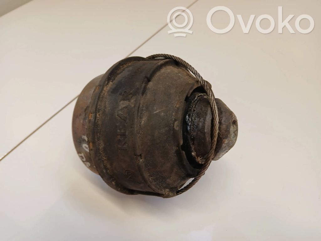 Volvo XC90 Engine mount bracket 