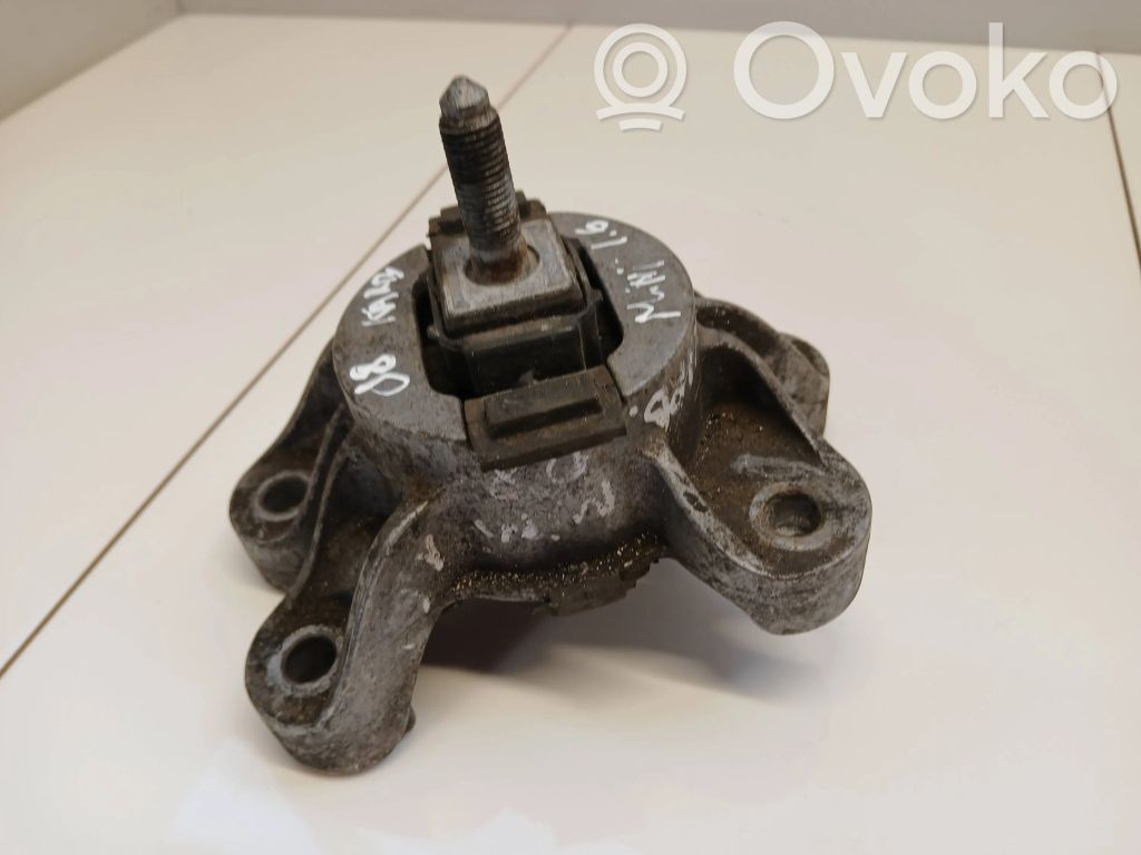 Engine mount bracket