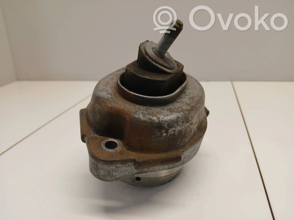 Engine mount bracket   6758444